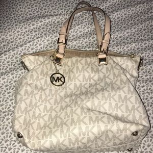 Michael Kors jet set bag